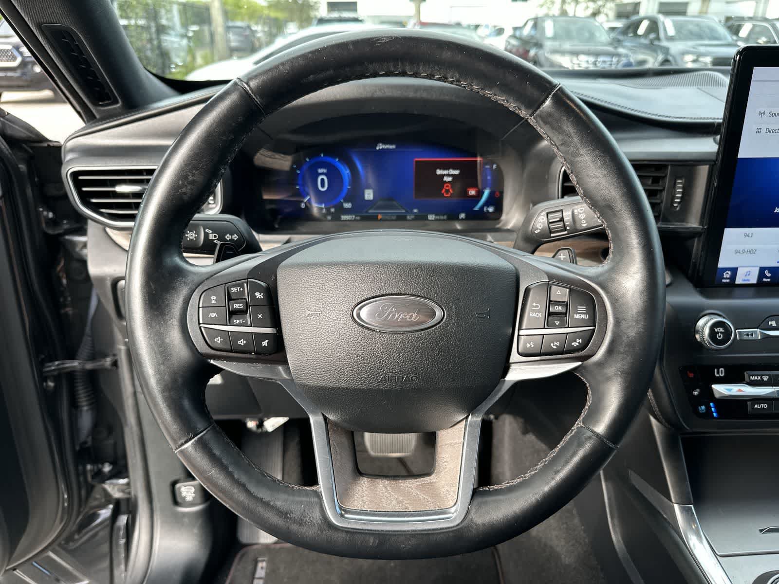 Used 2020 Ford Explorer Platinum w/ Premium Technology Package AWD/4WD image 20
