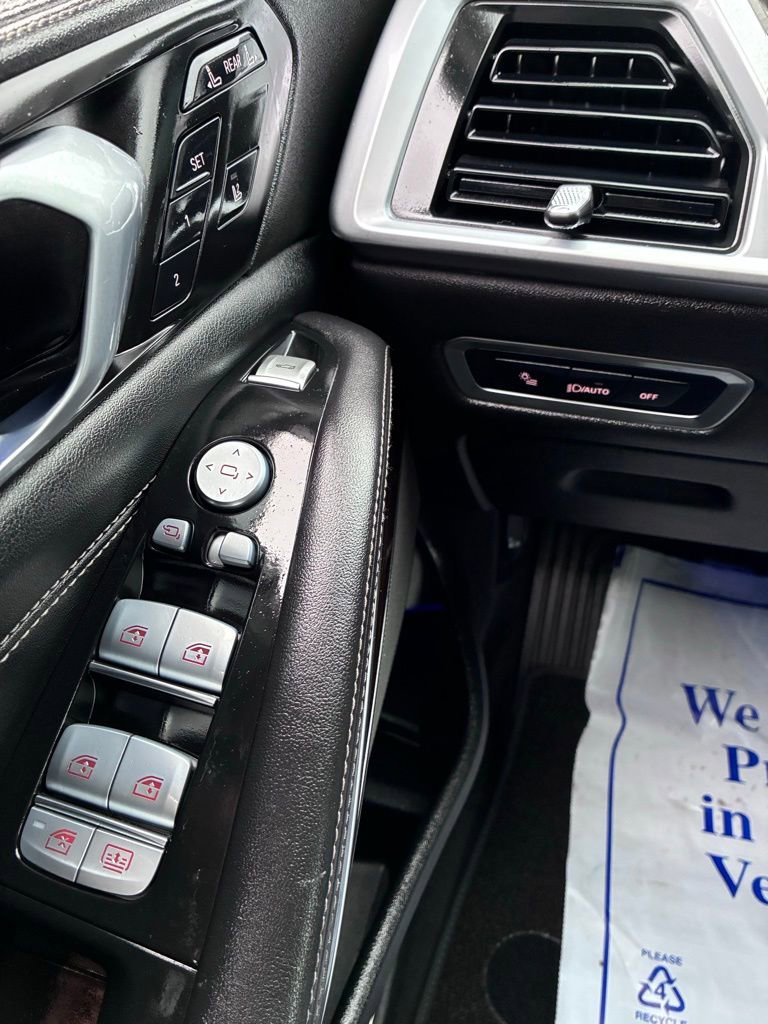 Used 2024 BMW X7 xDrive40i w/ Premium Package AWD/4WD image 37