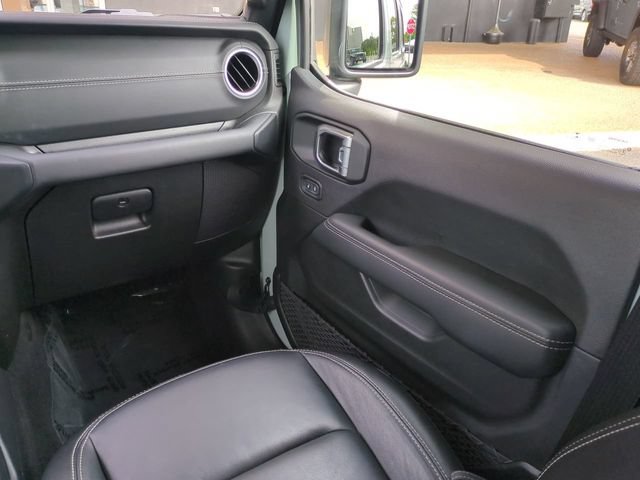 Used 2023 Jeep Wrangler Unlimited Sahara w/ Cold Weather Group AWD/4WD image 17