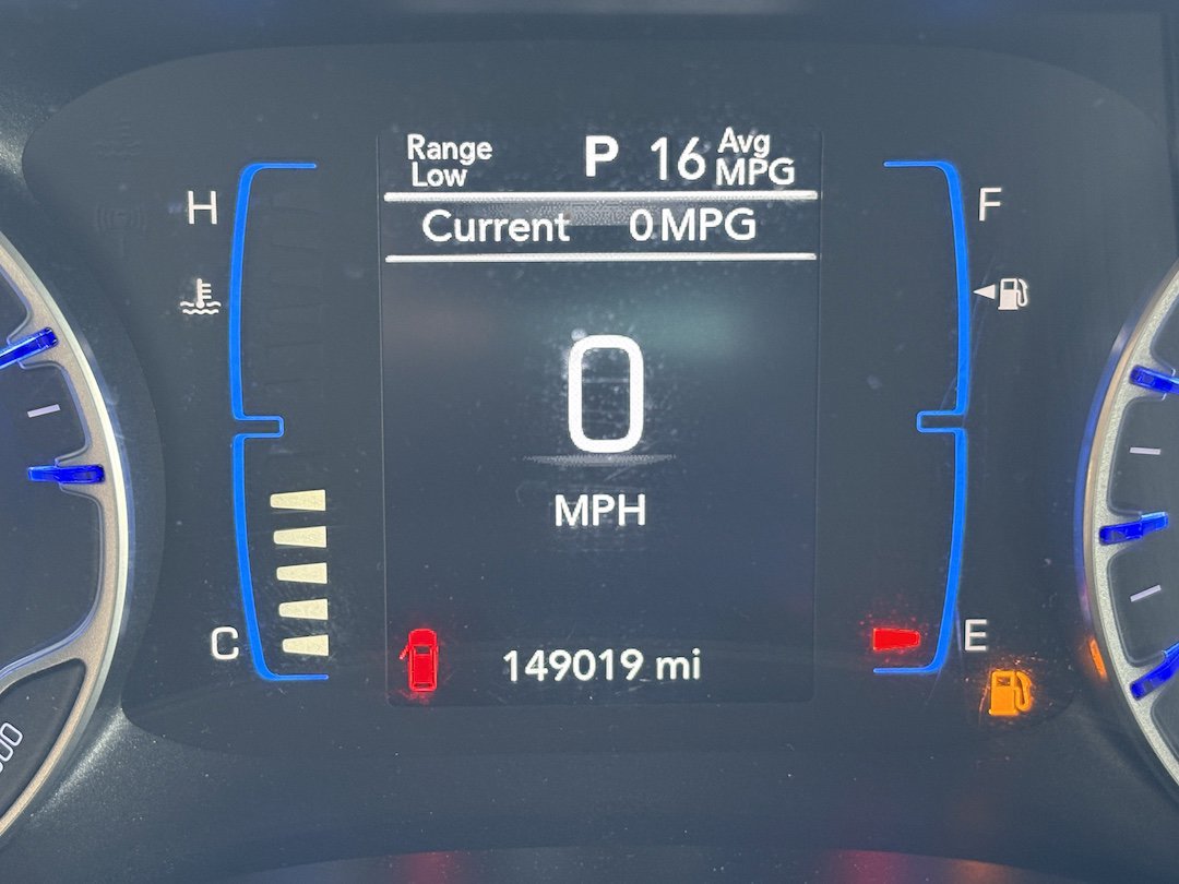 Used 2017 Chrysler Pacifica Touring-L w/ Tire & Wheel Group FWD image 15
