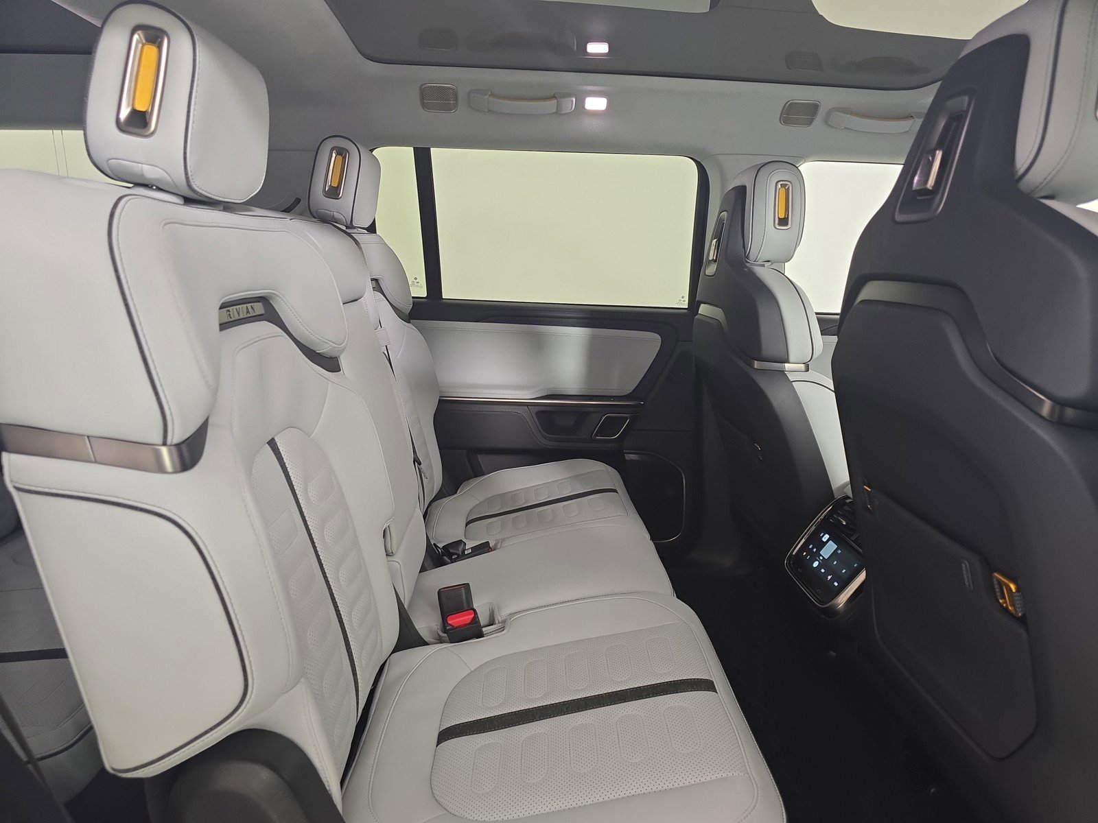 Used 2023 Rivian R1S Adventure image 19