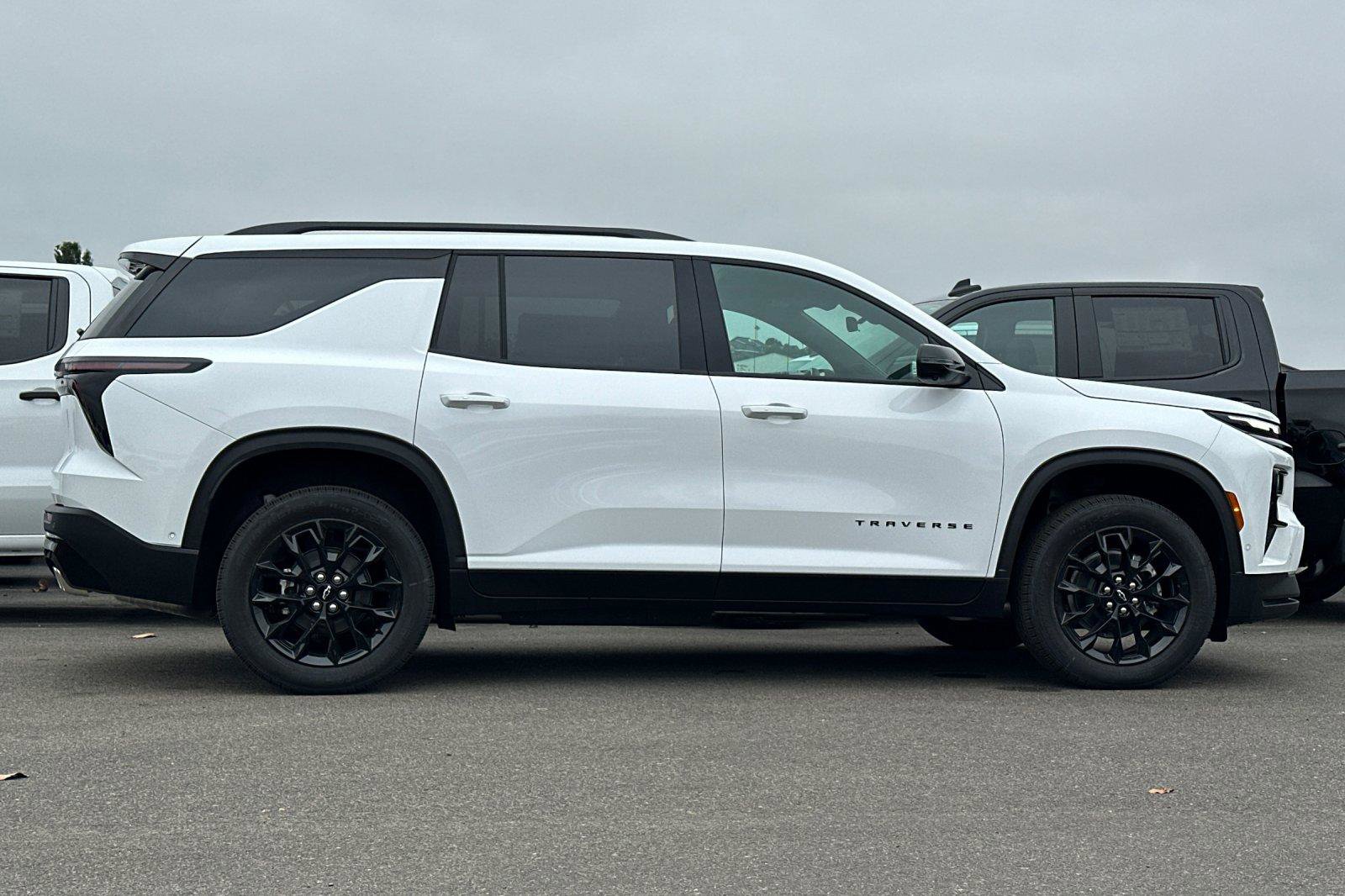 New 2026 Chevrolet Traverse LT w/ Enhanced Driving Package image 3