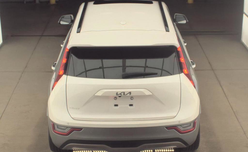 Certified 2023 Kia Niro Wave w/ Wave Preserve Package image 5