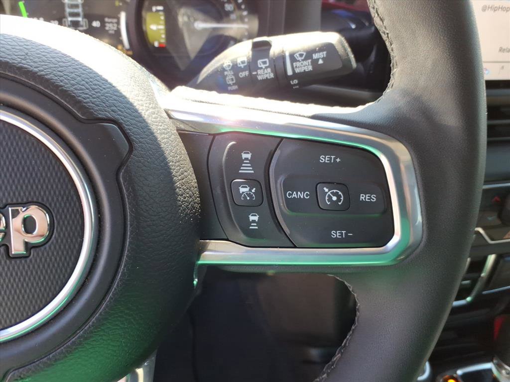 Used 2025 Jeep Wrangler Unlimited Sahara AWD/4WD image 26