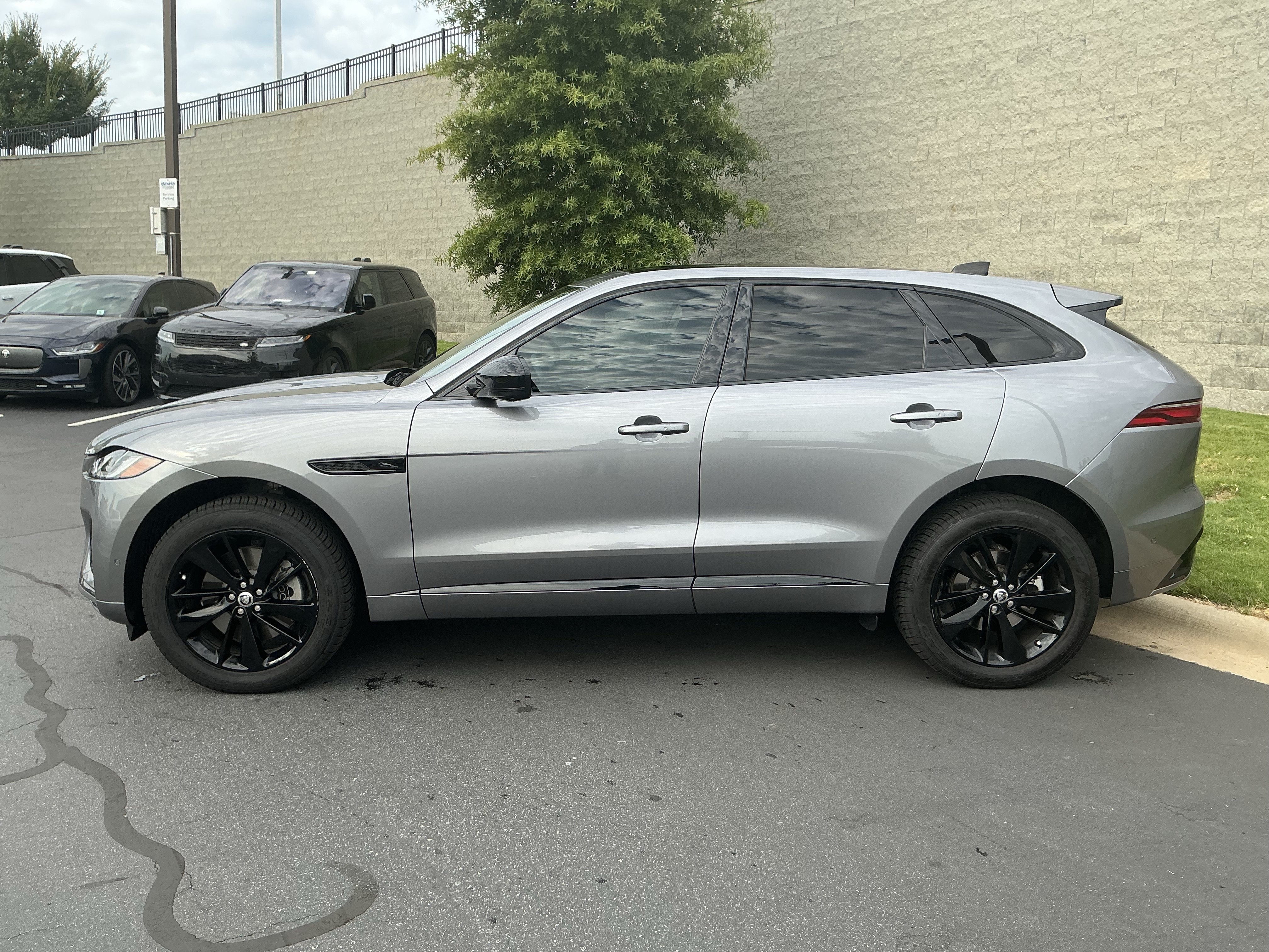 Certified 2026 Jaguar F-PACE R-Dynamic S AWD/4WD image 4