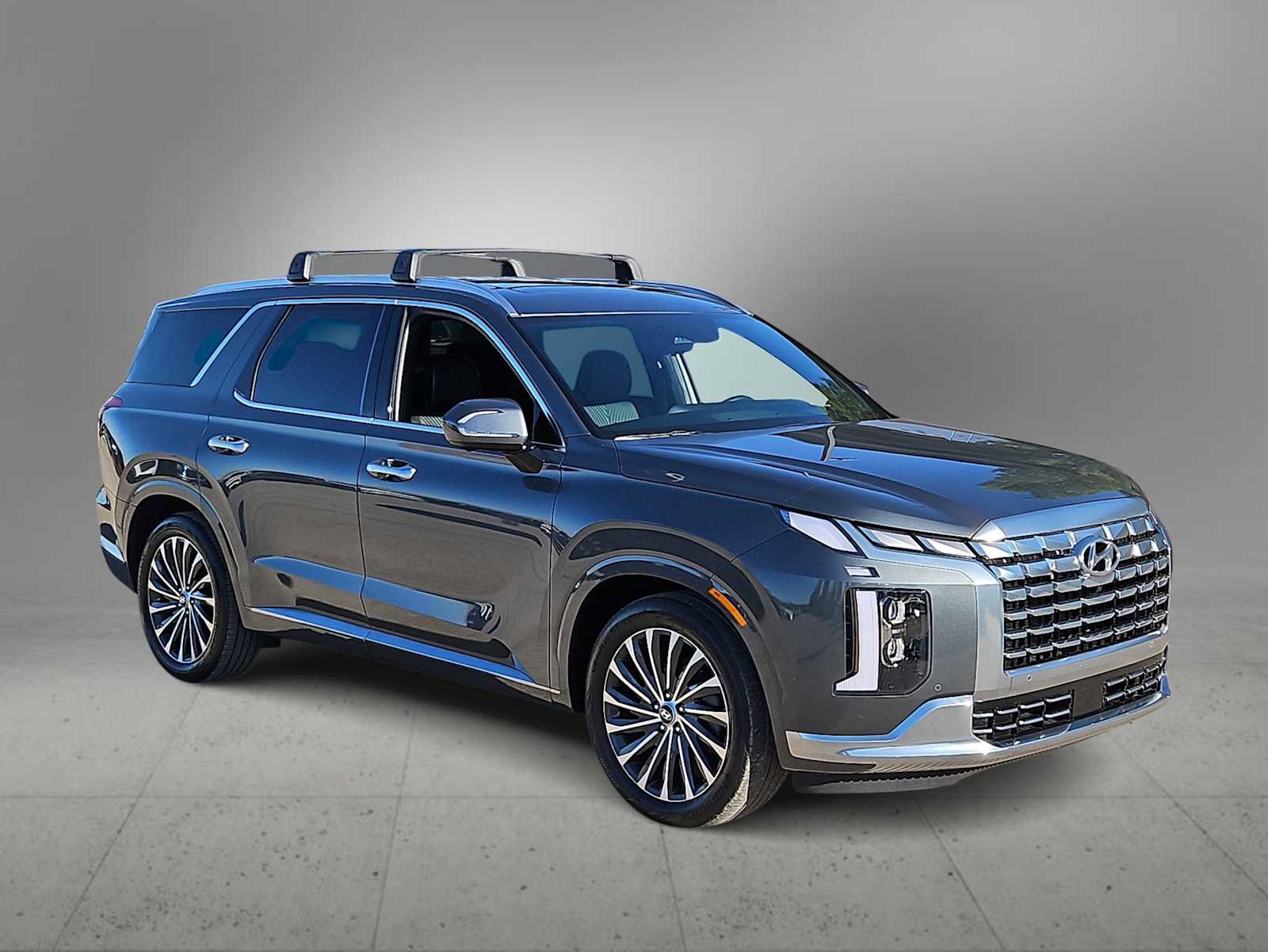 Used 2023 Hyundai Palisade Calligraphy image 2