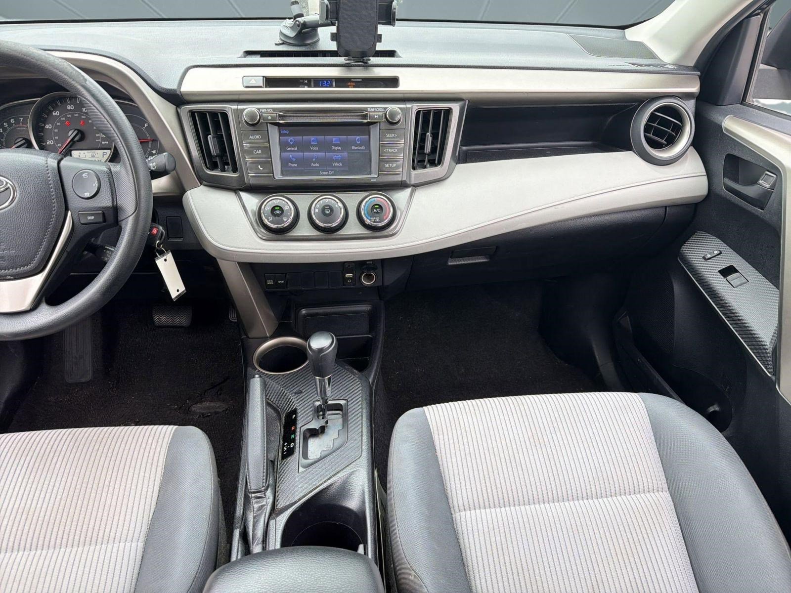 Used 2015 Toyota RAV4 LE AWD/4WD image 28