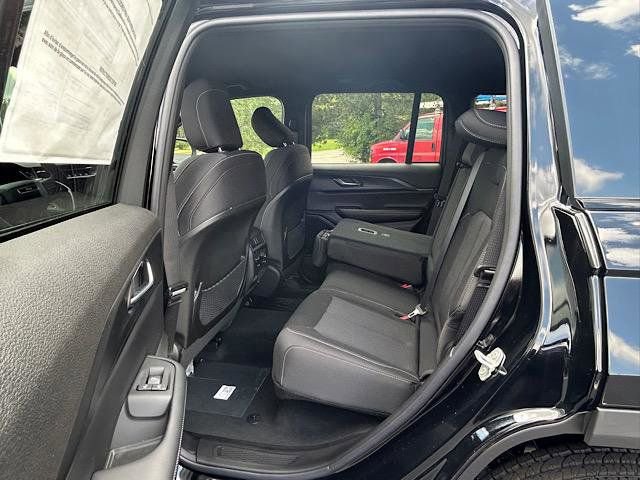 New 2025 Jeep Grand Cherokee Laredo w/ Luxury Tech Group I image 8