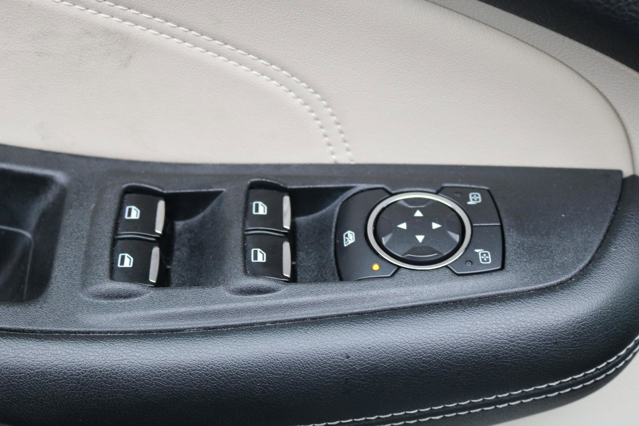 Used 2022 Ford Edge Titanium AWD/4WD image 16