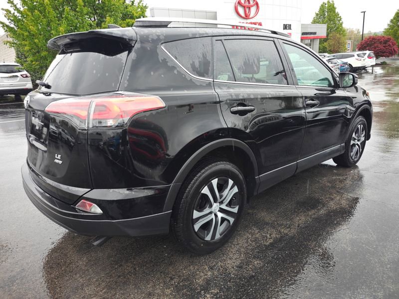 Used 2016 Toyota RAV4 LE w/ Four Season Floor Mat Package AWD/4WD image 4