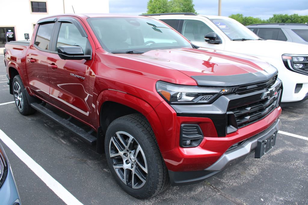 Used 2024 Chevrolet Colorado Z71 w/ Z71 Convenience Package 2 AWD/4WD image 3