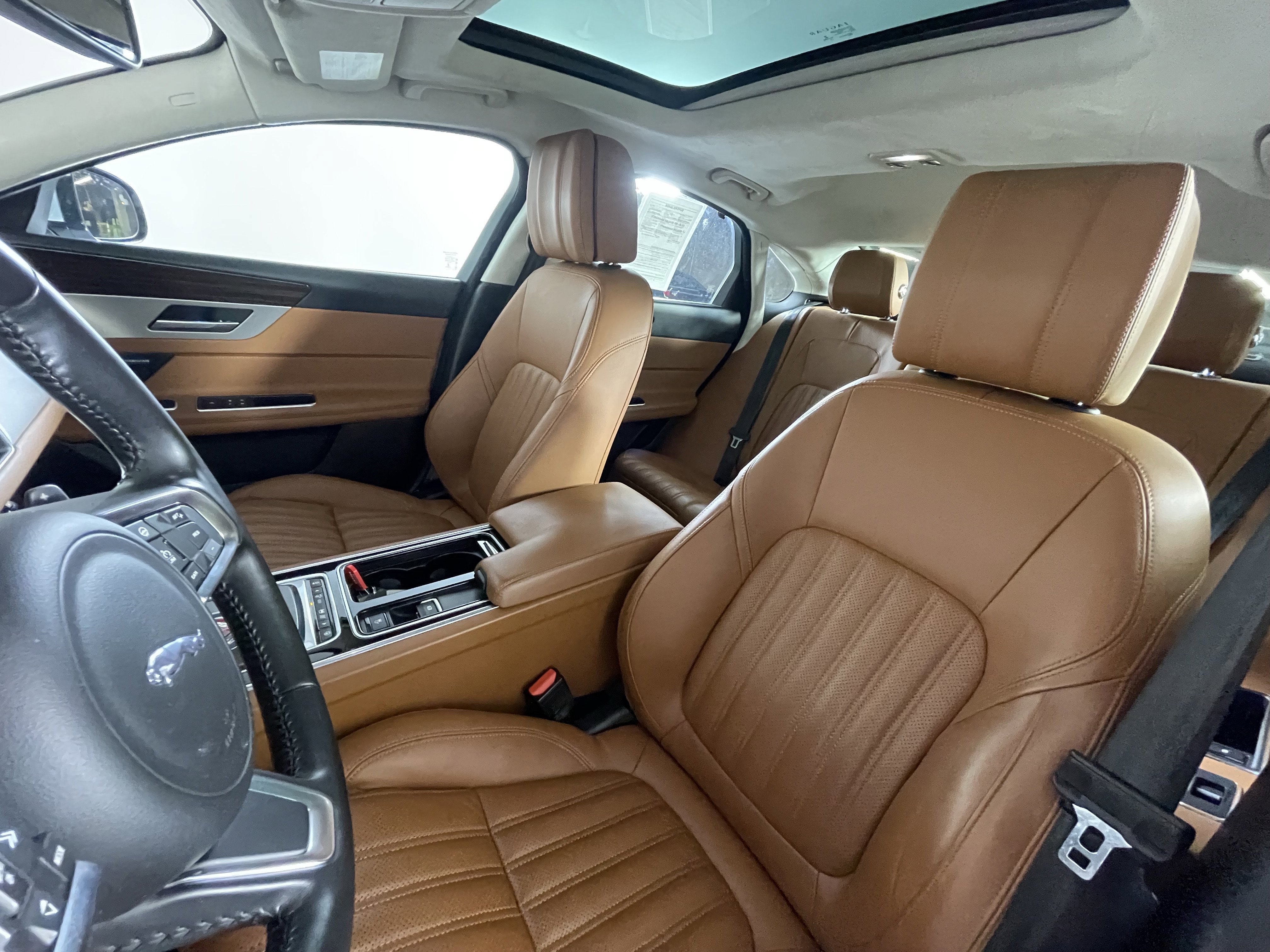 Used 2018 Jaguar XF Portfolio image 9