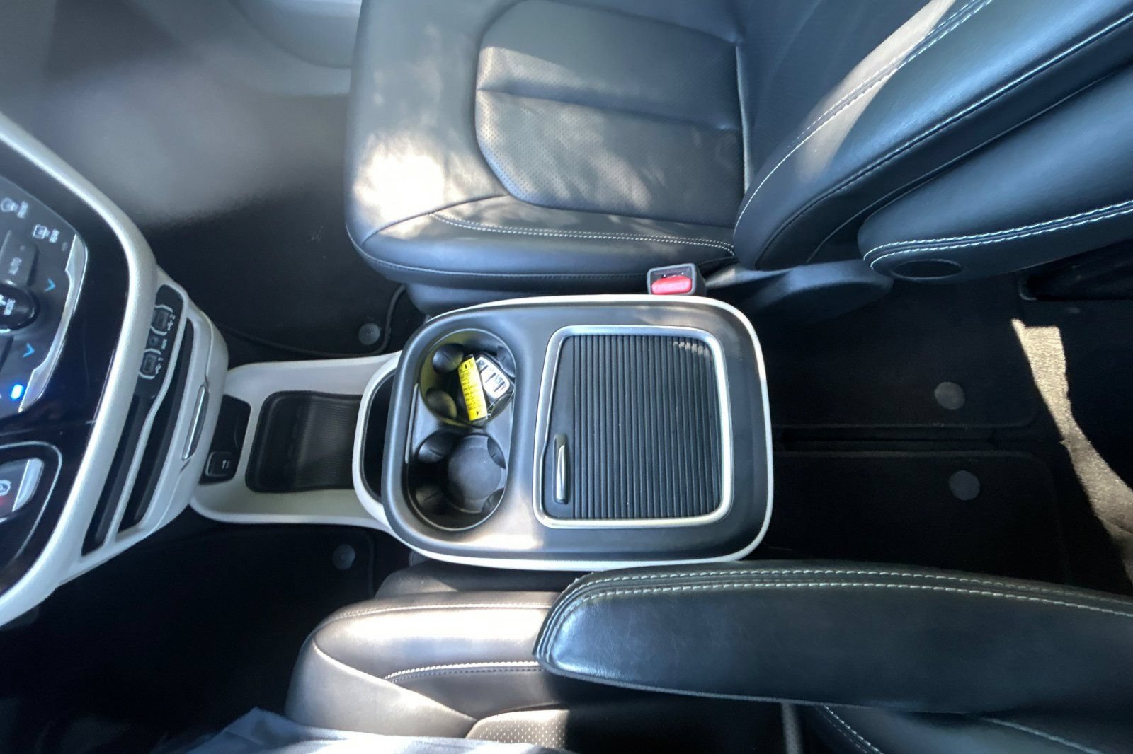 Used 2024 Chrysler Pacifica Touring-L FWD image 20