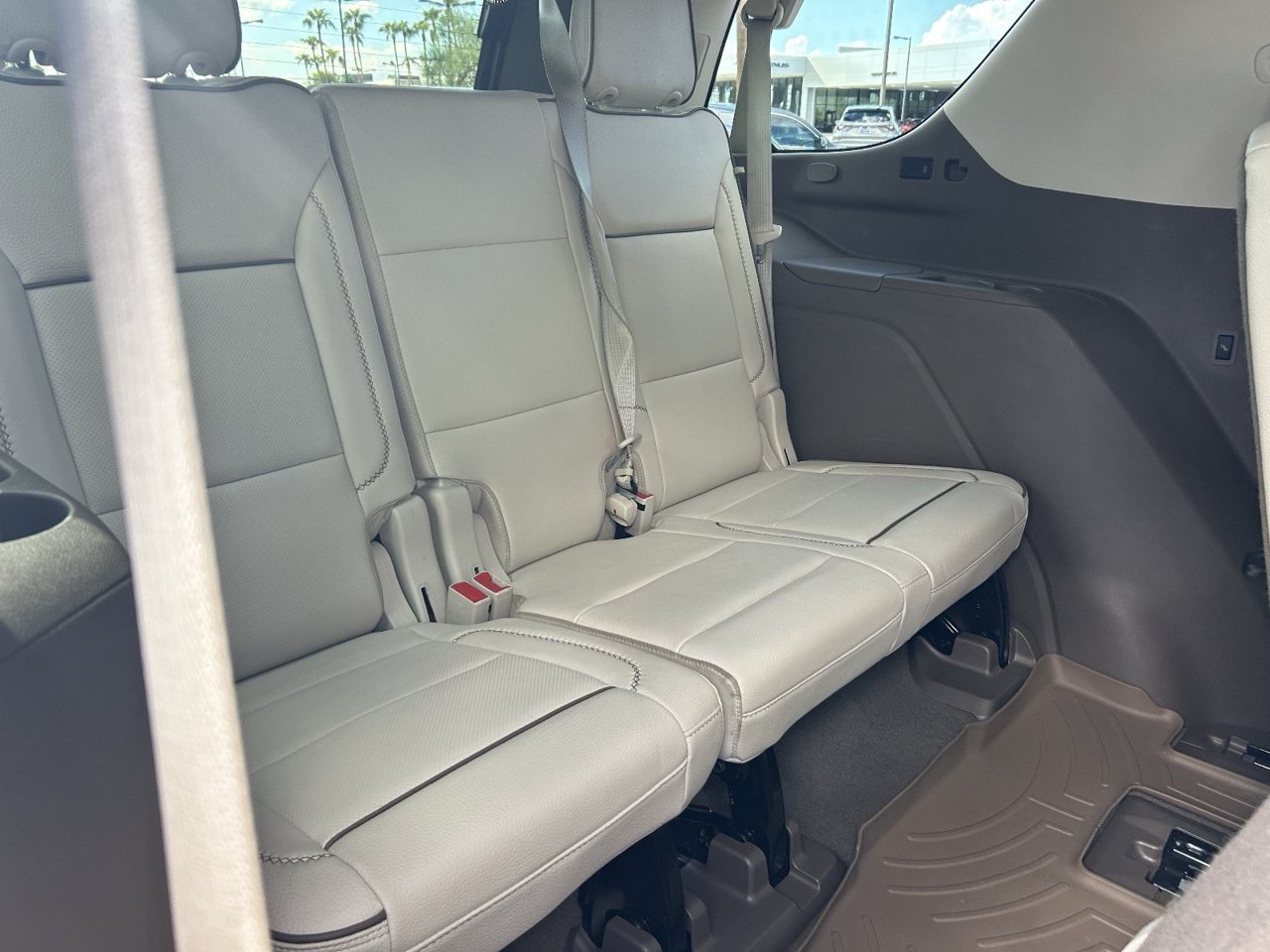 Used 2022 GMC Yukon Denali w/ Denali Premium Package AWD/4WD image 16