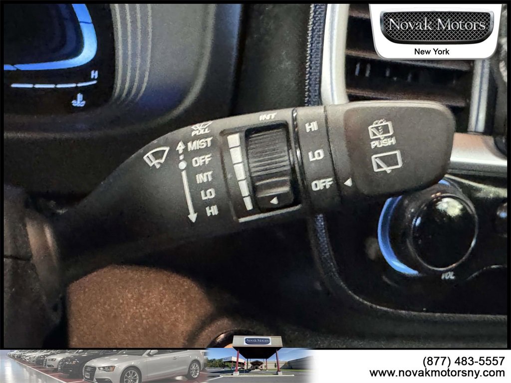 Used 2025 Hyundai Venue SEL image 20