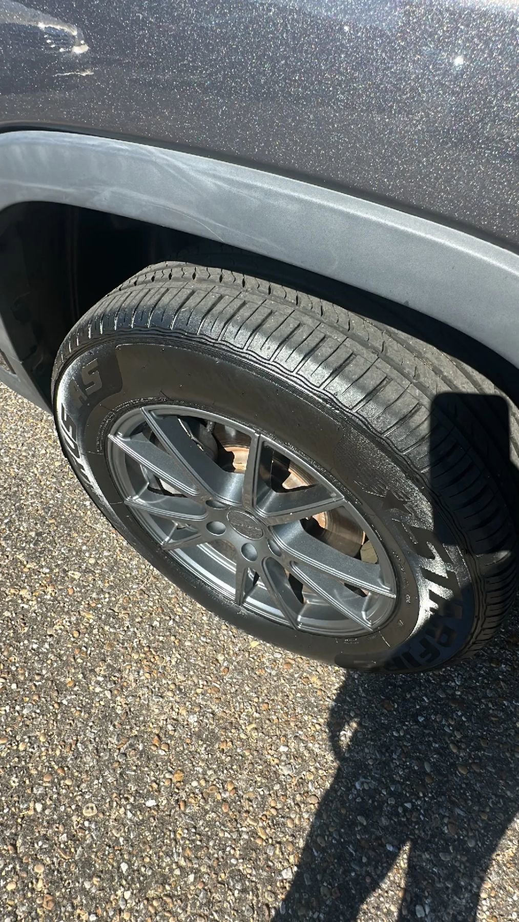 Used 2019 Jeep Cherokee Latitude Plus w/ Cold Weather Group AWD/4WD image 9