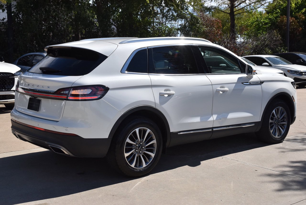 Used 2022 Lincoln Nautilus FWD w/ Premium Package image 7