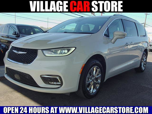Used 2021 Chrysler Pacifica Touring-L w/ Uconnect Theater Family Group