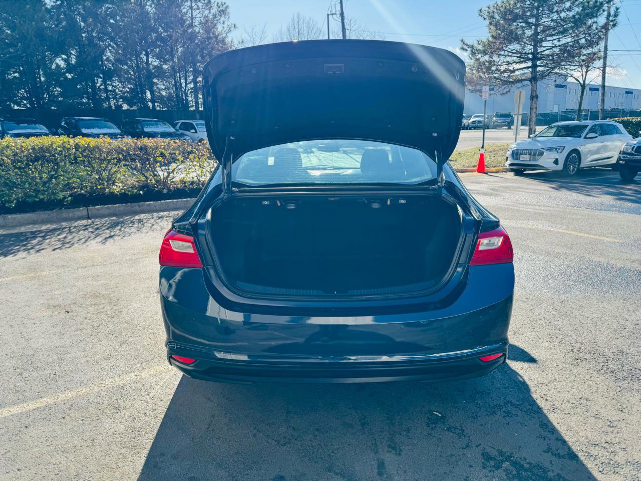 Used 2017 Chevrolet Malibu LT w/ Leather Package image 18