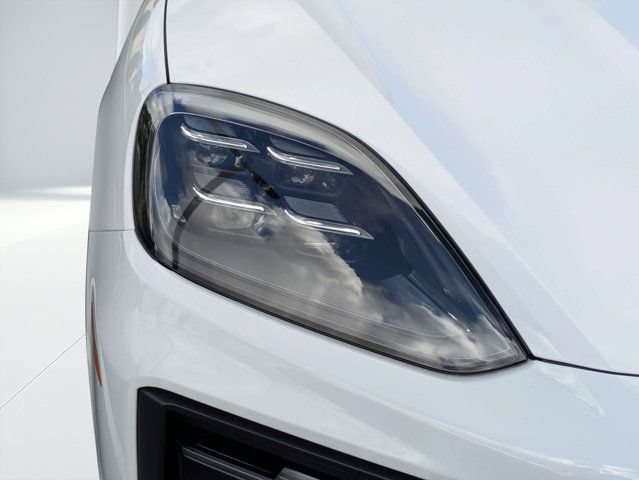 Used 2025 Porsche Cayenne AWD/4WD image 9