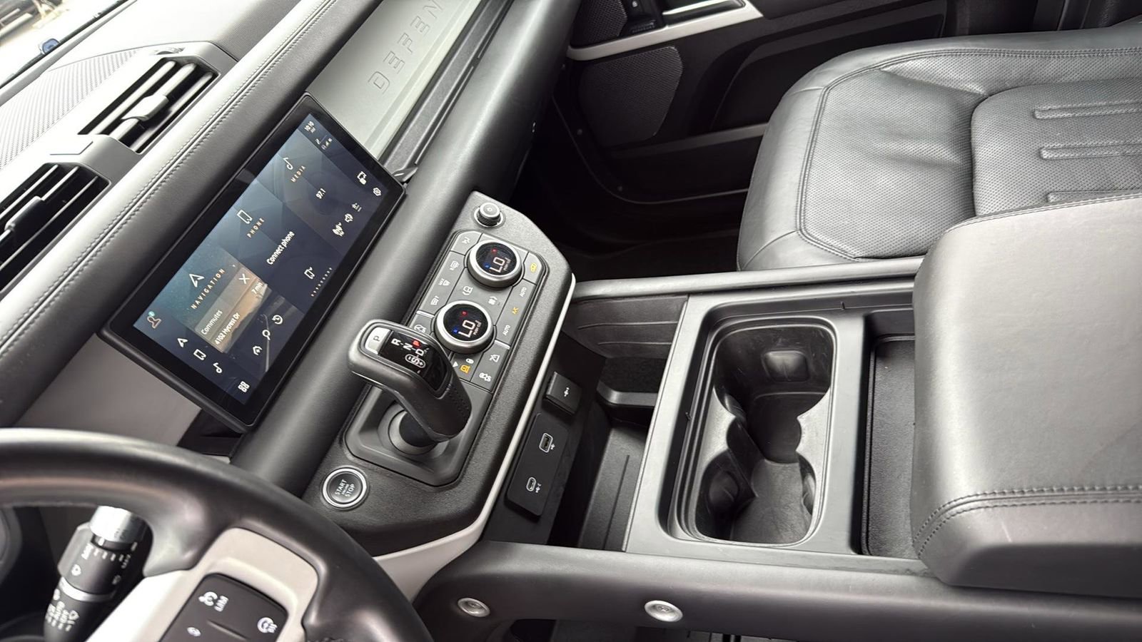 Used 2020 Land Rover Defender 110 First Edition image 20