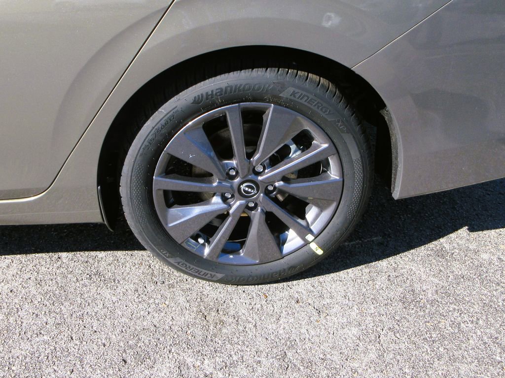 New 2026 Nissan Sentra SL w/ Floor Mat Package image 9