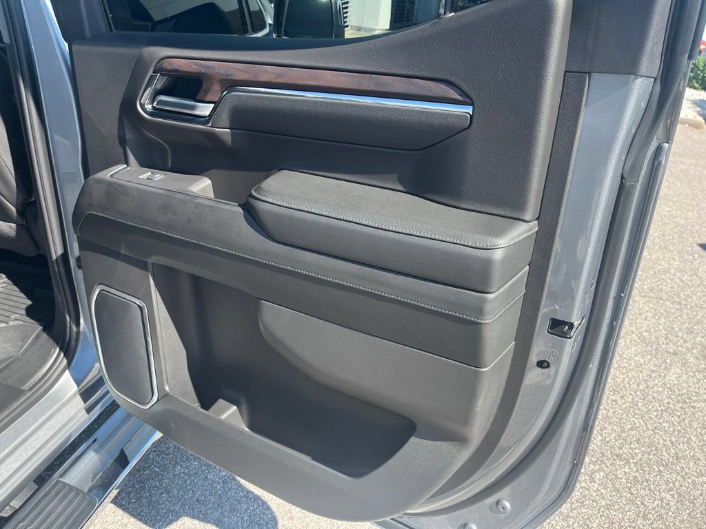 Used 2025 GMC Sierra 1500 SLT w/ SLT Premium Plus Package AWD/4WD image 9