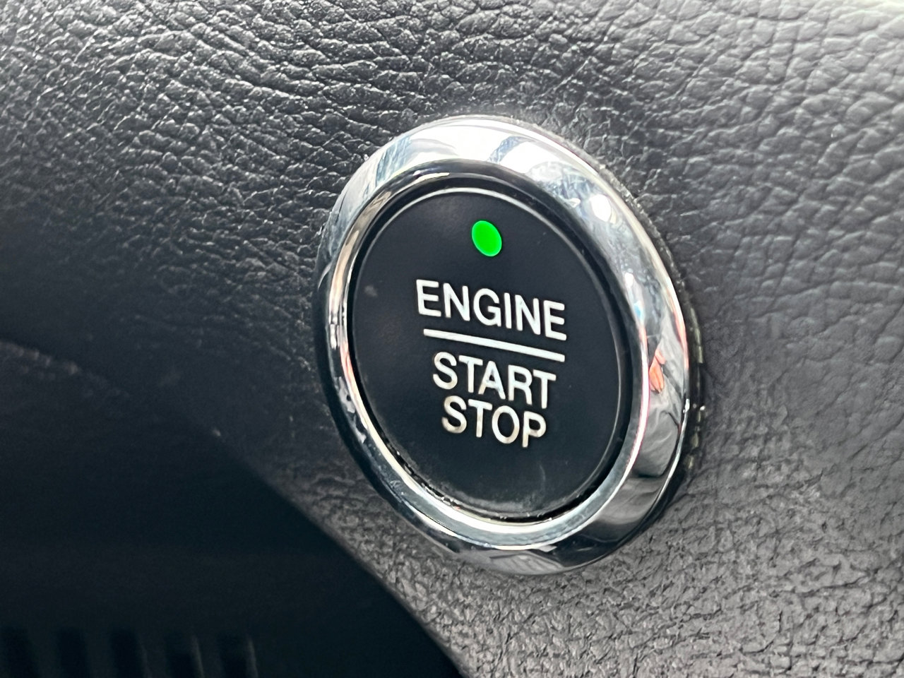 Used 2015 Ford Edge SEL image 26