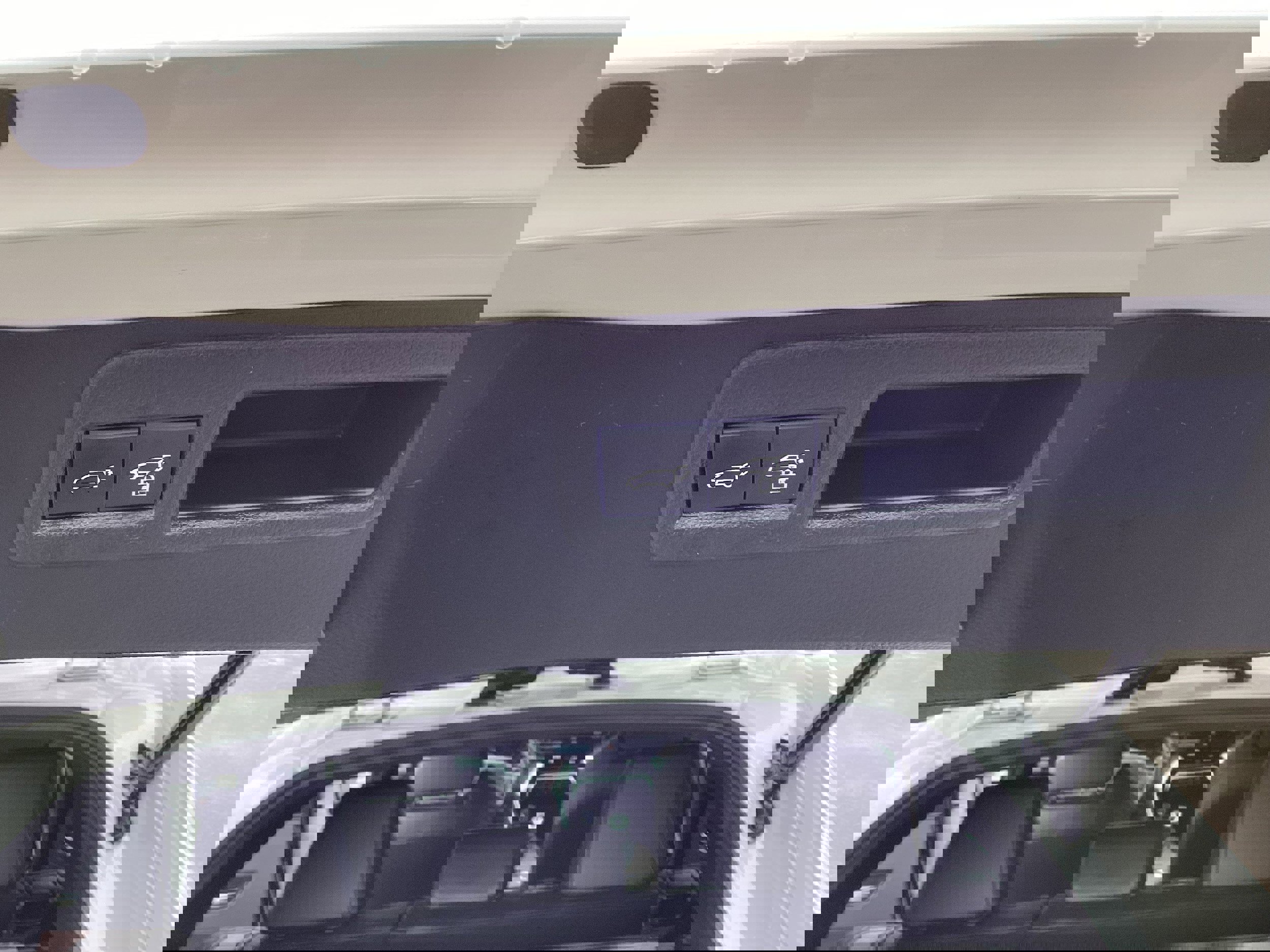 Used 2021 Toyota Venza Limited w/ Advanced Technology Package image 15