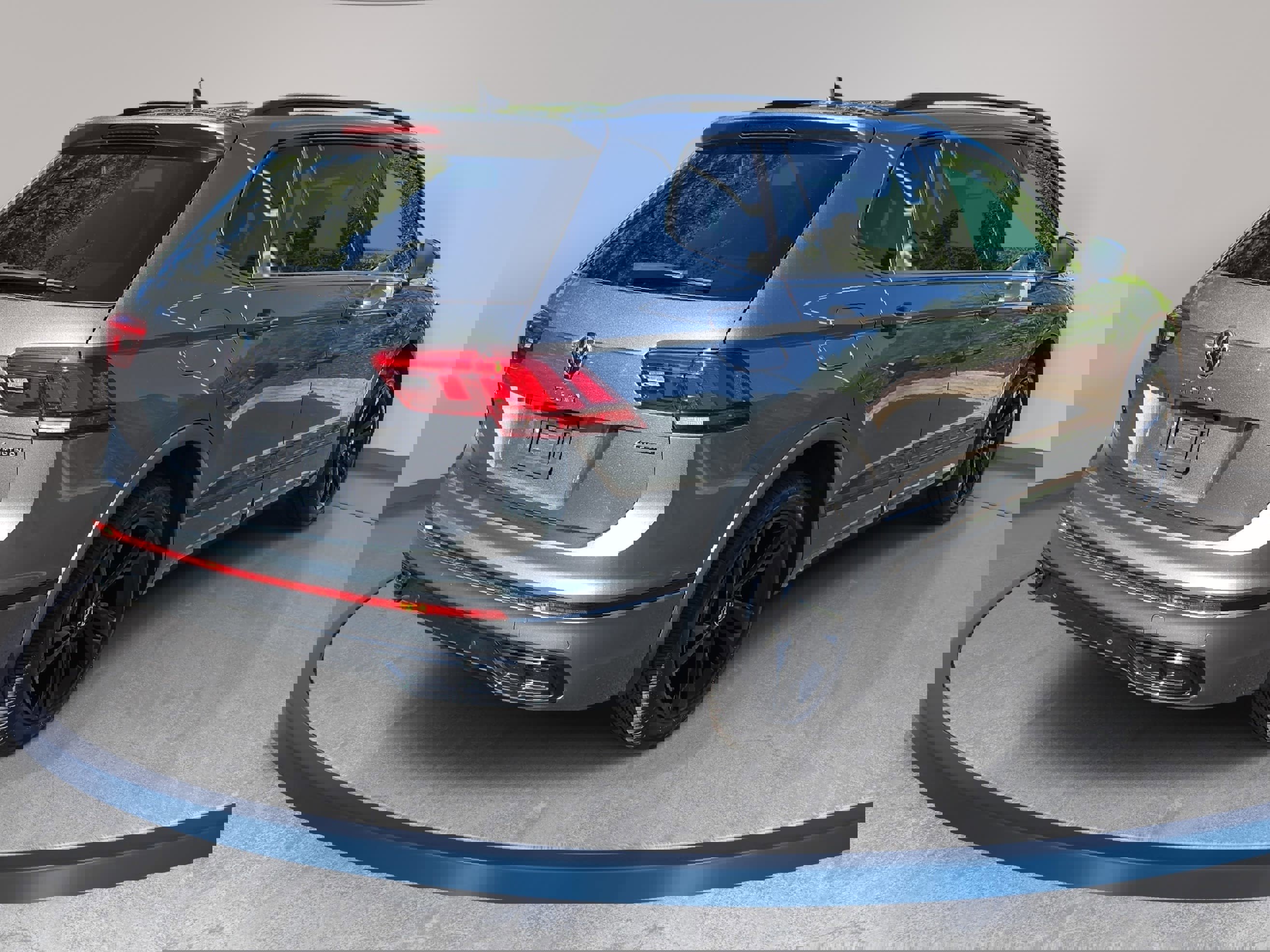Used 2024 Volkswagen Tiguan SE R-Line image 5