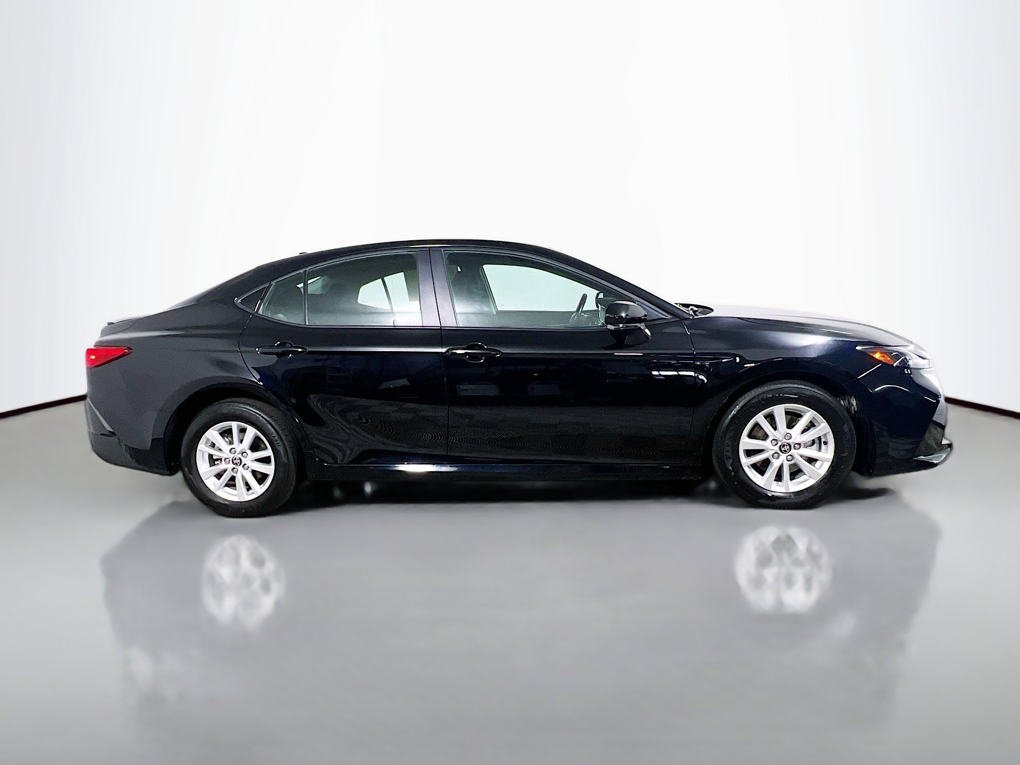 Used 2025 Toyota Camry LE w/ Convenience Package image 3