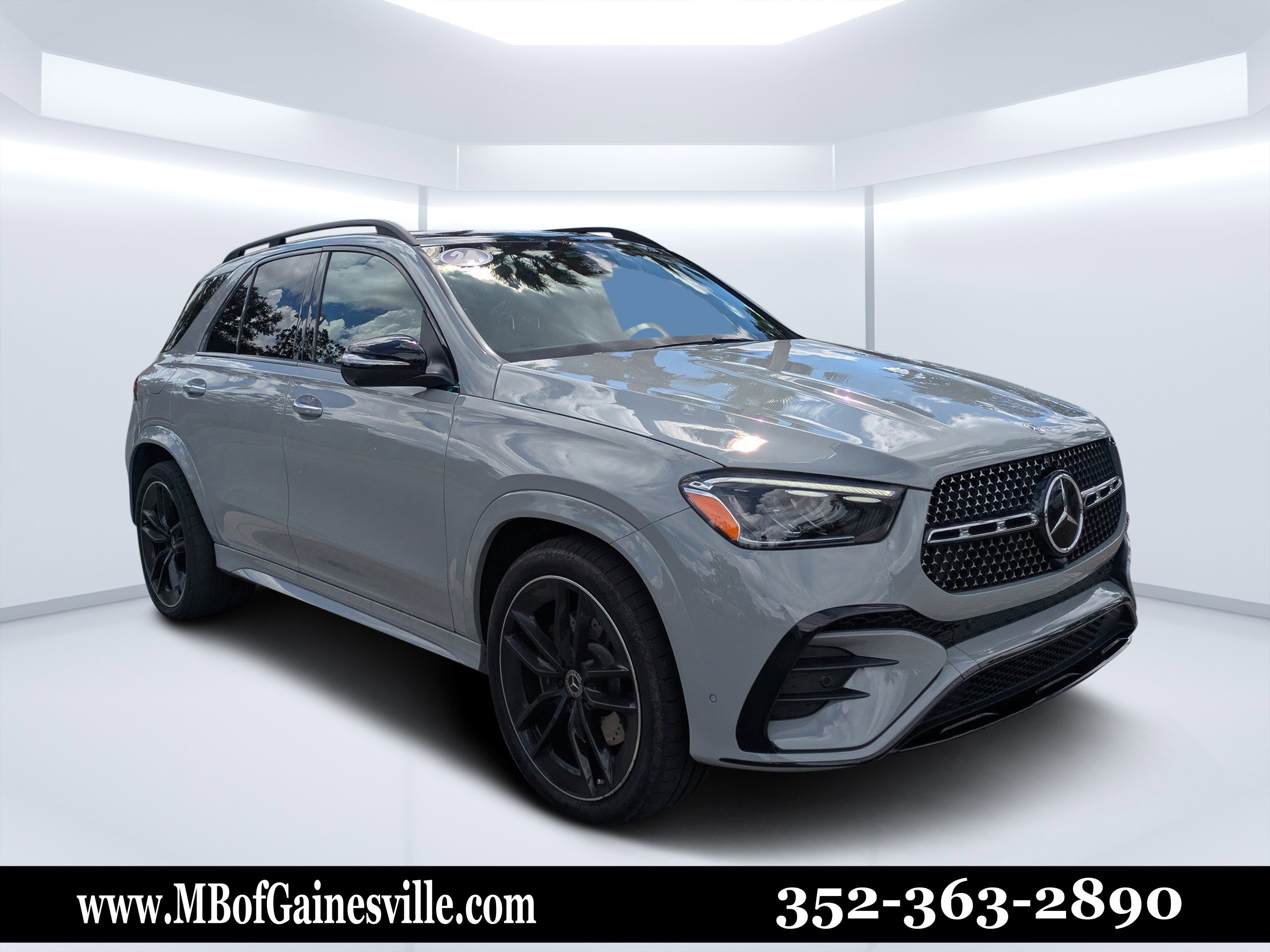 Used 2024 Mercedes-Benz GLE 450e 4MATIC image 1