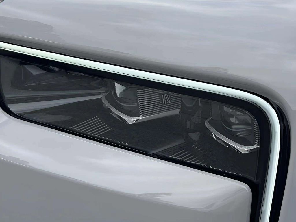 Used 2025 Rolls-Royce Cullinan image 22