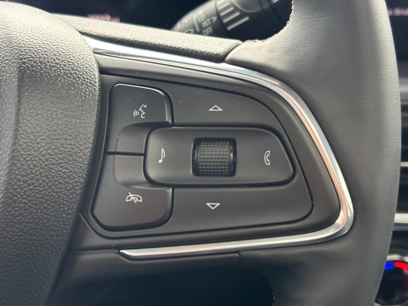 Certified 2025 Buick Encore GX Sport Touring w/ Experience Buick Package image 18