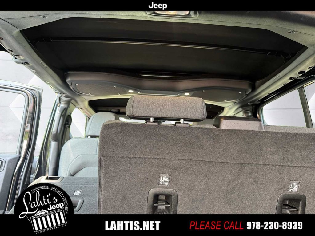 Used 2024 Jeep Wrangler Unlimited w/ Convenience Group image 18