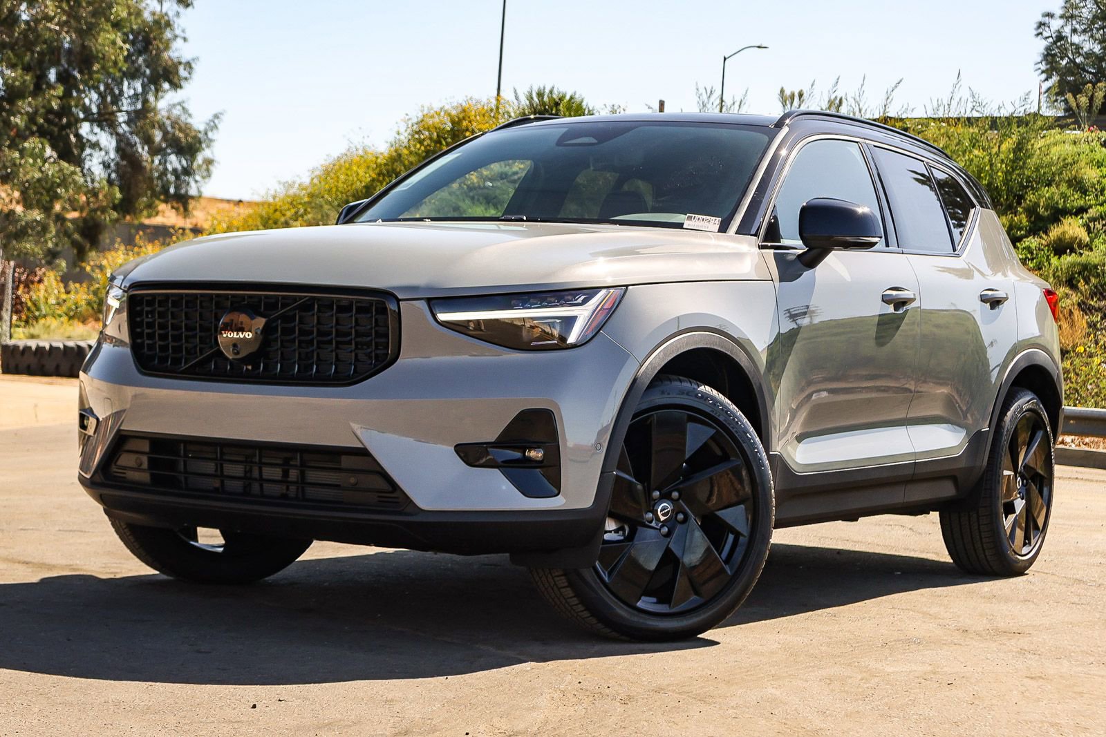 New 2026 Volvo XC40 B5 Ultra w/ Climate Package