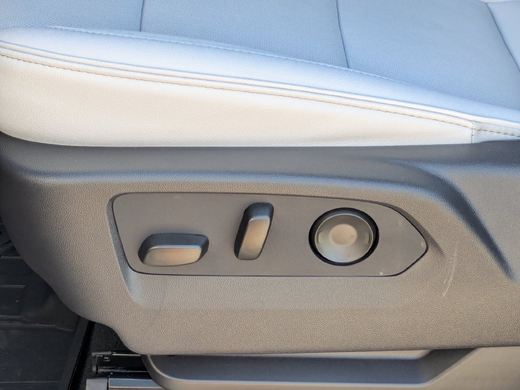 Used 2026 Chevrolet Tahoe Premier AWD/4WD image 11