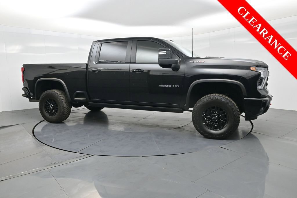 Used 2025 Chevrolet Silverado 2500 ZR2 w/ Technology Package image 4