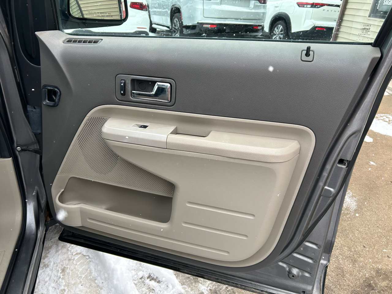 Used 2009 Ford Edge SEL image 16