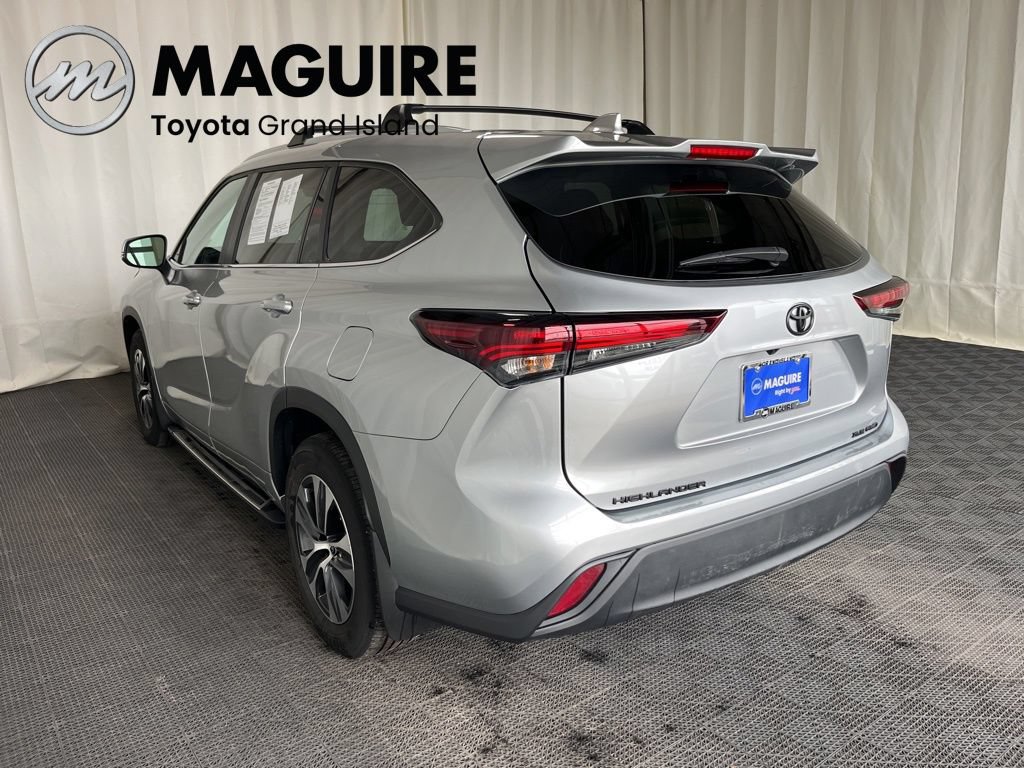 Used 2024 Toyota Highlander XLE AWD/4WD image 30