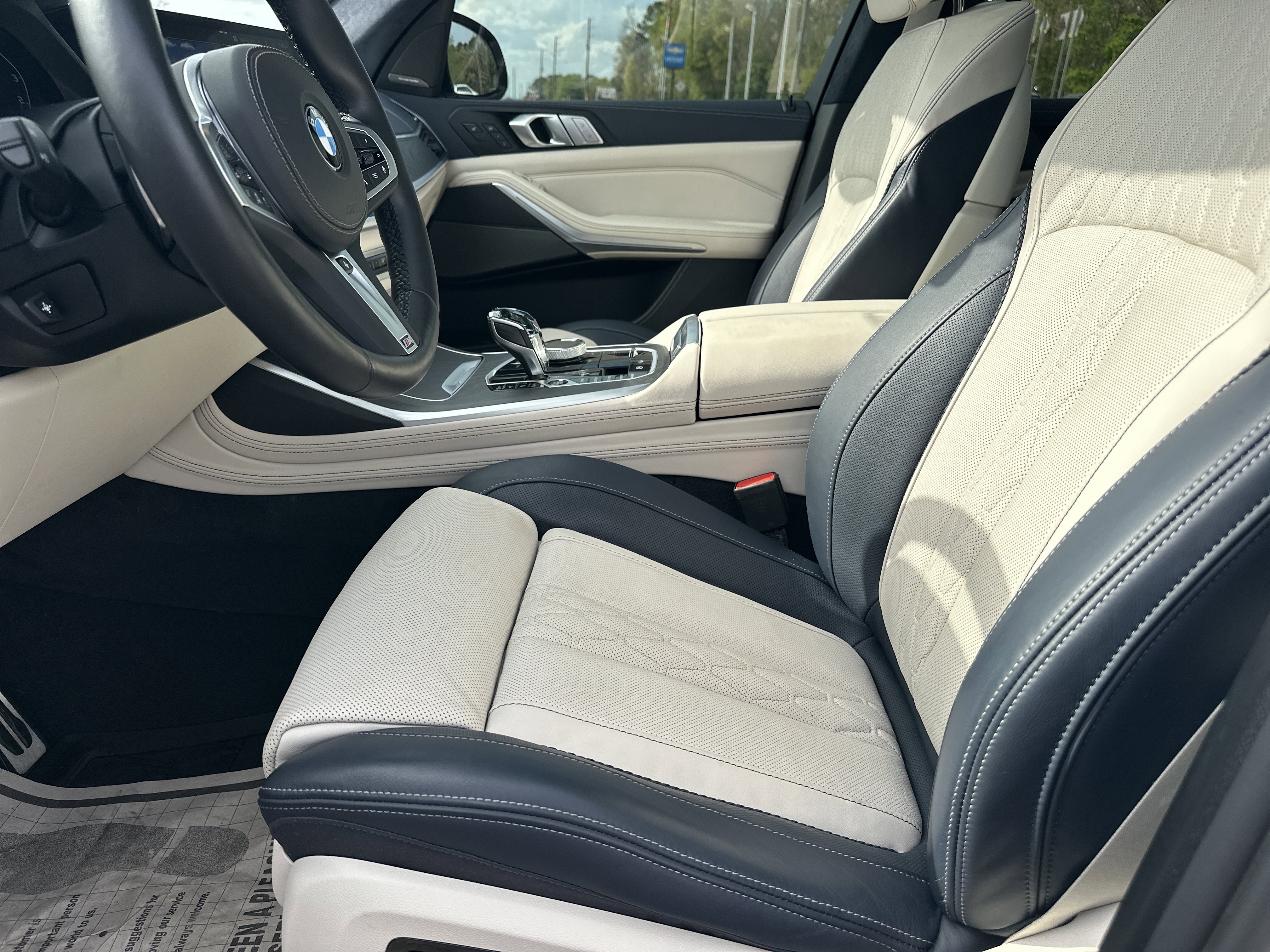 Used 2022 BMW X7 M50i w/ Dynamic Handling Package image 10
