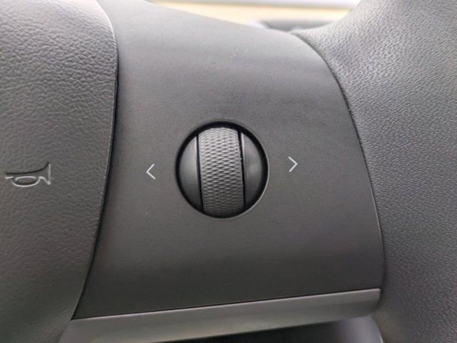 Used 2020 Tesla Model 3 Standard Range Plus image 22