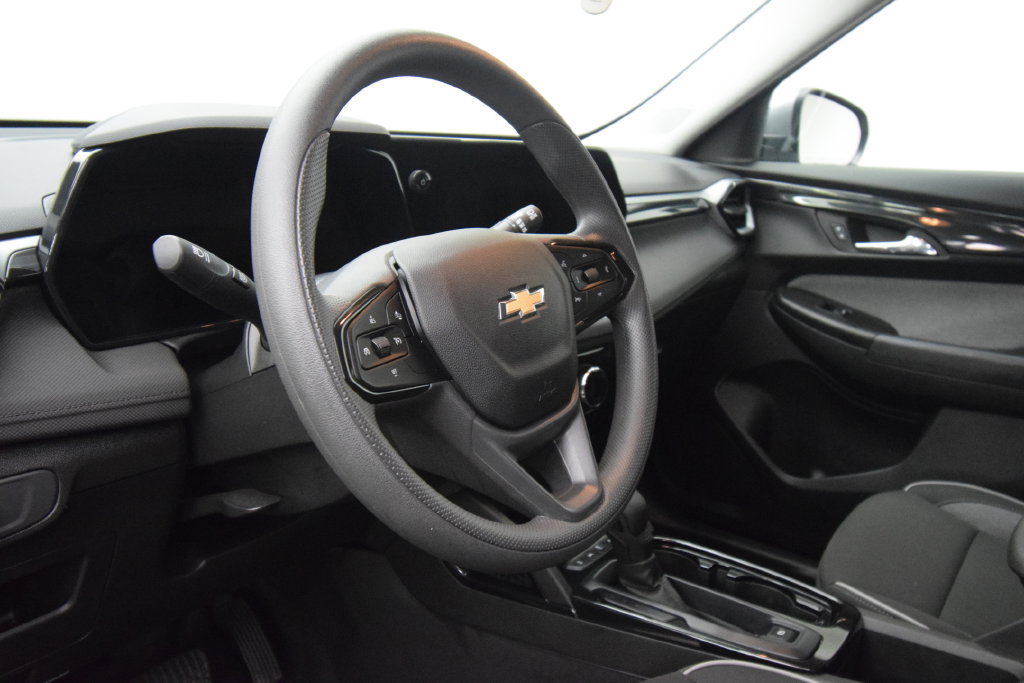 Used 2024 Chevrolet TrailBlazer LT AWD/4WD image 12