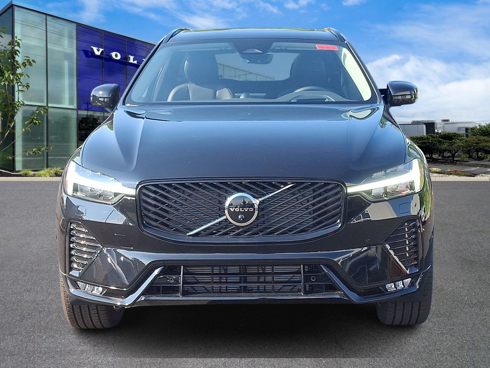 New 2026 Volvo XC60 B5 Ultra w/ Protection Package Premier image 2