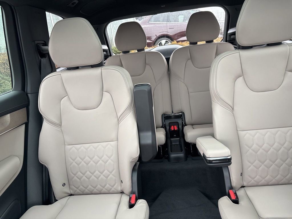 New 2026 Volvo XC90 B6 Plus w/ Protection Package Premier AWD/4WD image 36