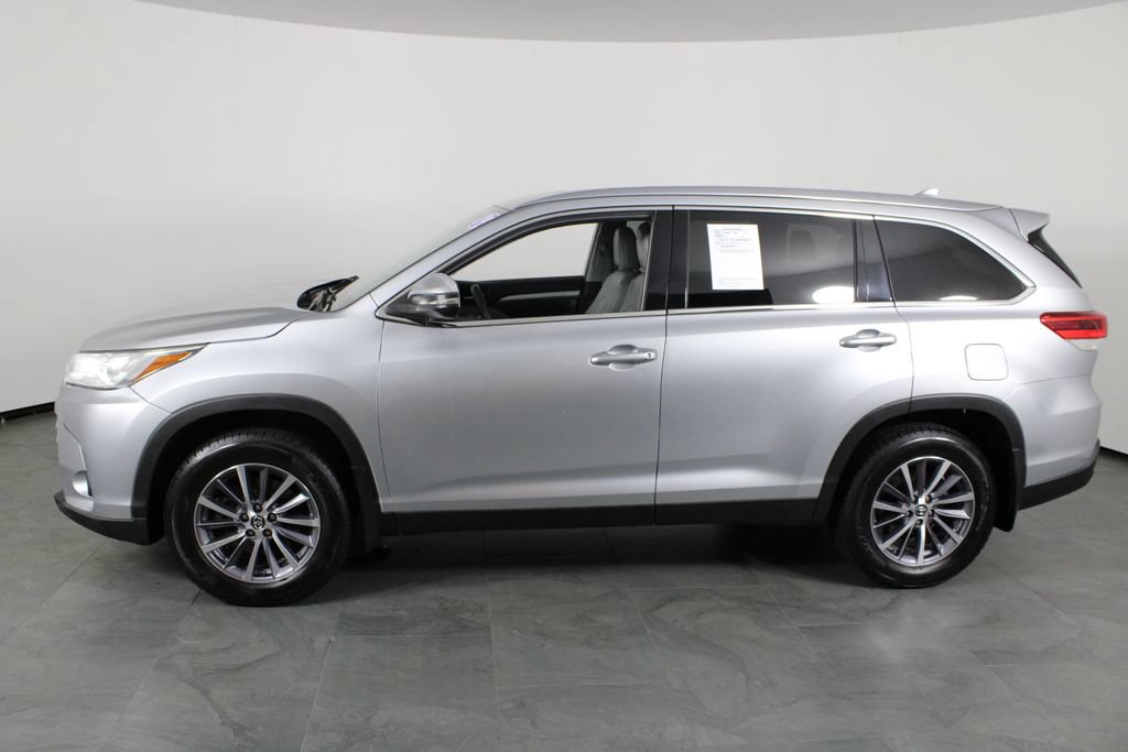 Used 2019 Toyota Highlander XLE AWD/4WD image 13