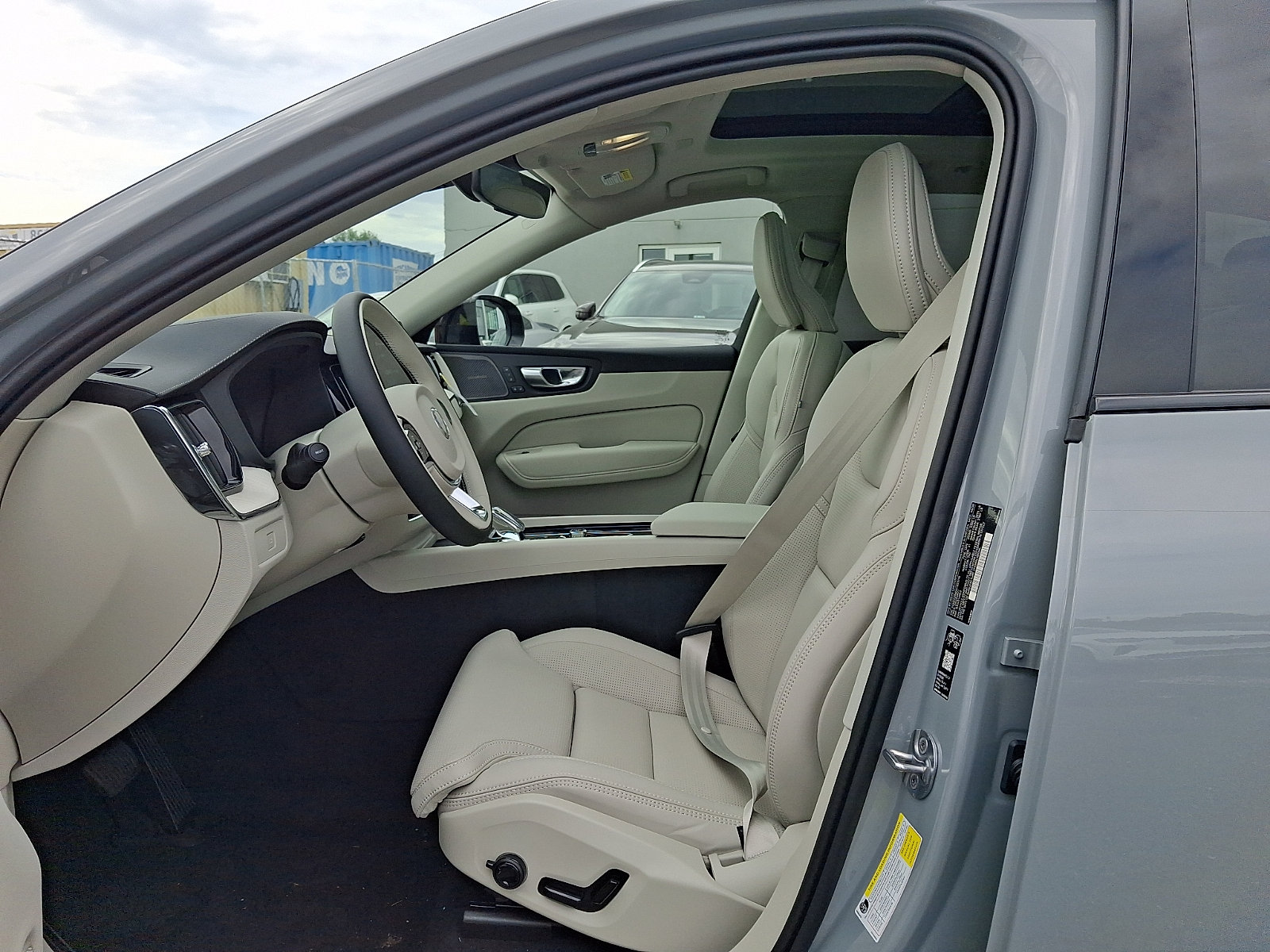 New 2027 Volvo XC60 B5 Ultra AWD/4WD image 11