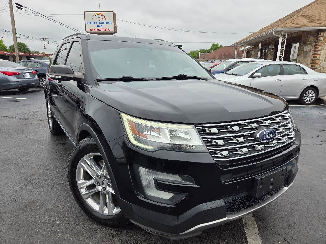 Used 2017 Ford Explorer XLT w/ Equipment Group 202A FWD image 7
