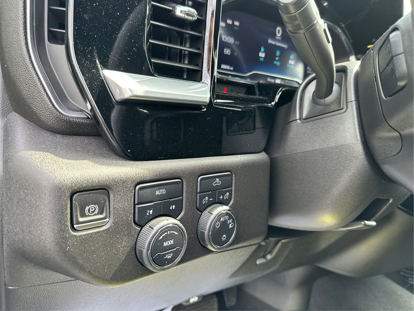 Certified 2023 Chevrolet Silverado 1500 LT AWD/4WD image 19
