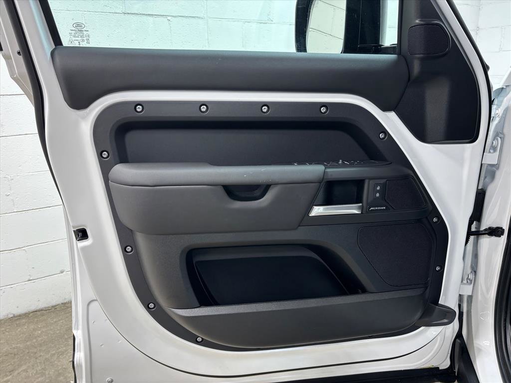 Used 2026 Land Rover Defender 110 S image 25